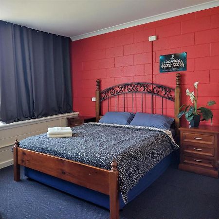 Хостел Port Adelaide Backpackers Экстерьер фото