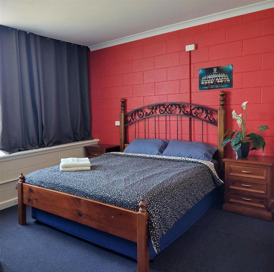 Хостел Port Adelaide Backpackers Экстерьер фото