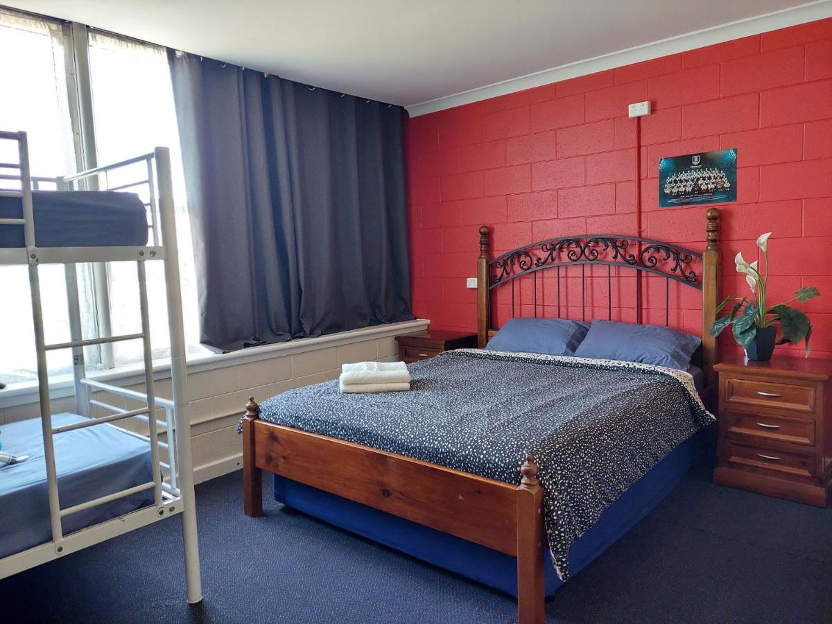 Хостел Port Adelaide Backpackers Экстерьер фото