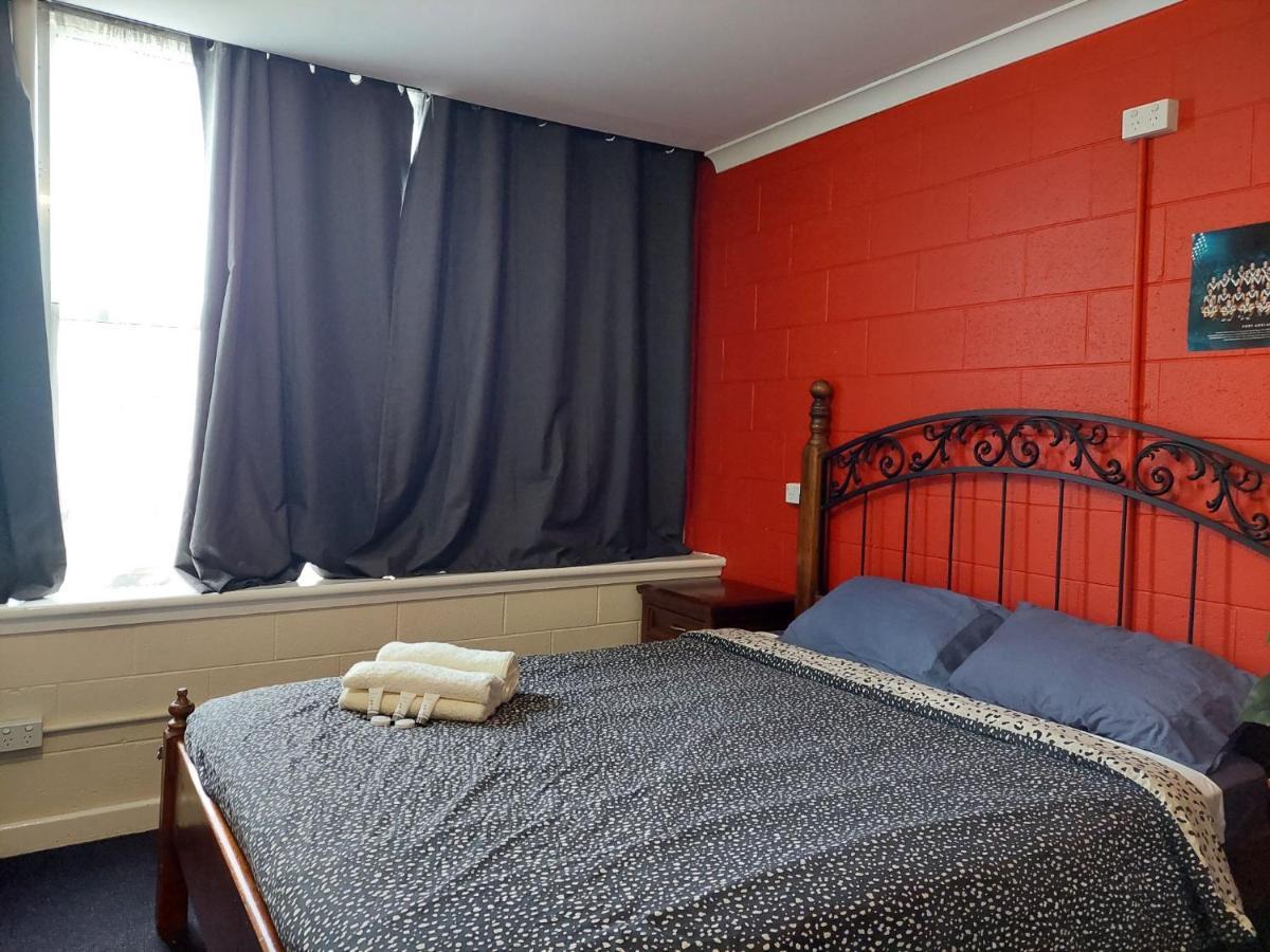 Хостел Port Adelaide Backpackers Экстерьер фото