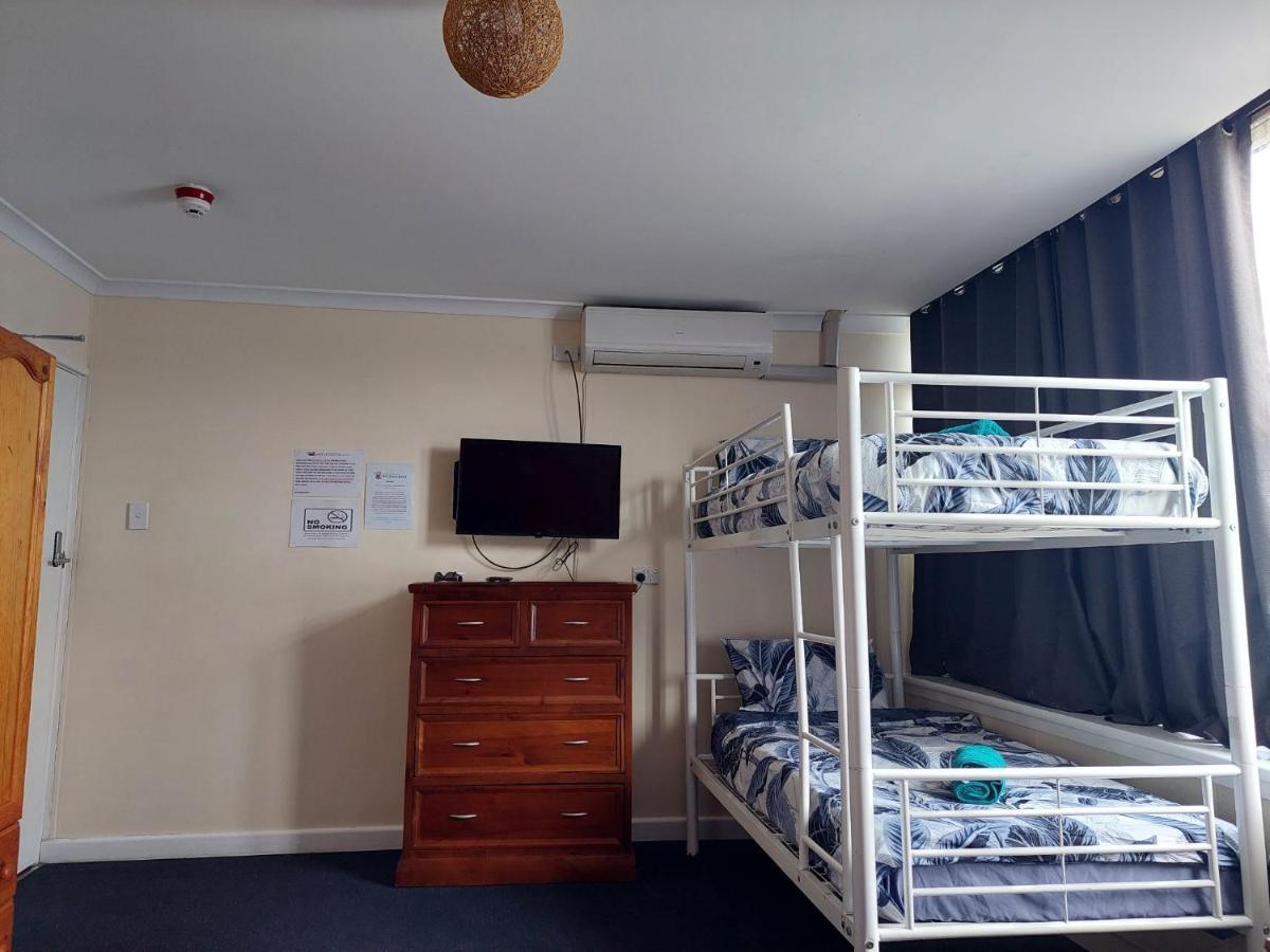 Хостел Port Adelaide Backpackers Экстерьер фото