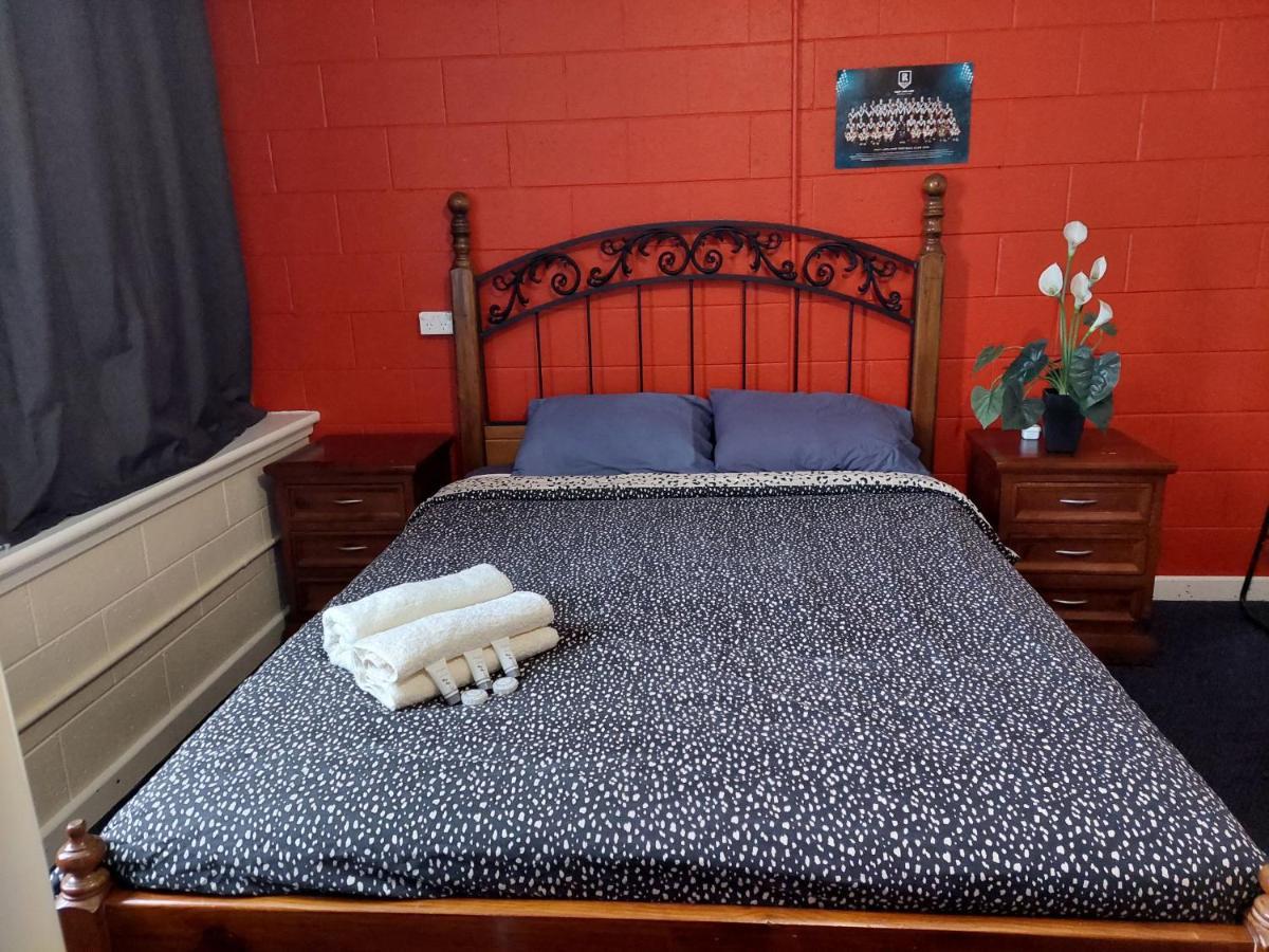 Хостел Port Adelaide Backpackers Экстерьер фото