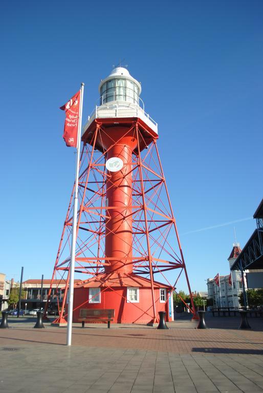 Хостел Port Adelaide Backpackers Экстерьер фото