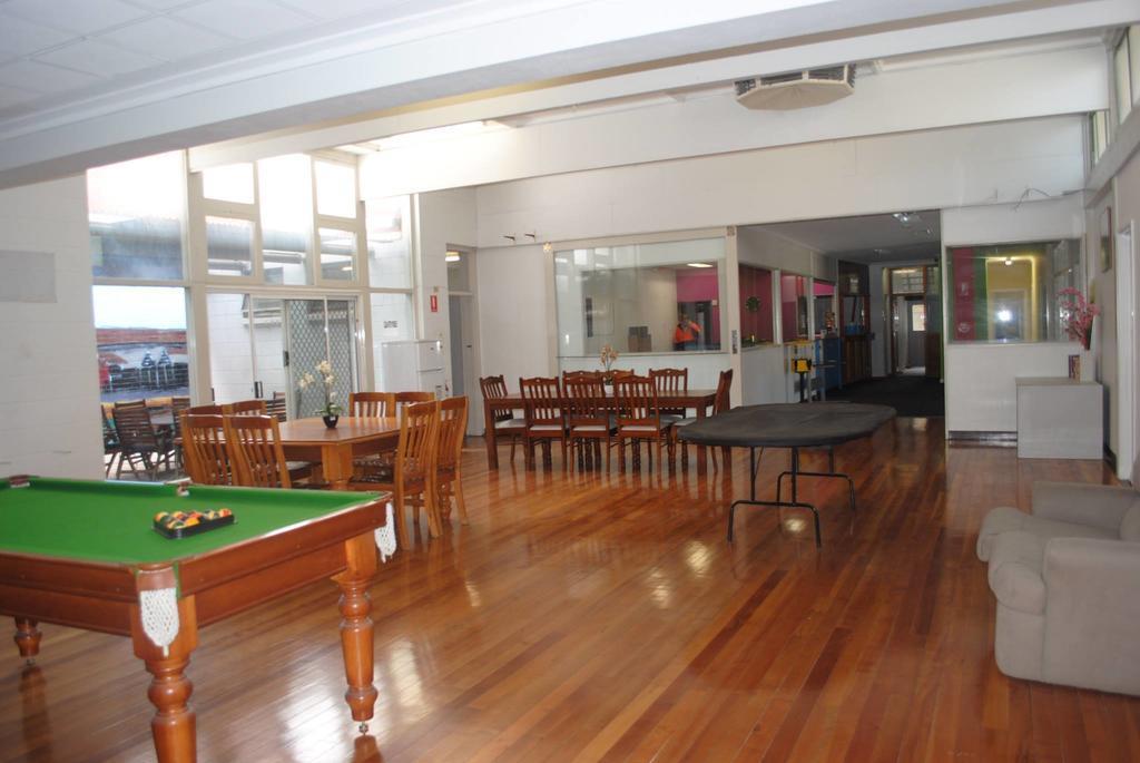 Хостел Port Adelaide Backpackers Экстерьер фото