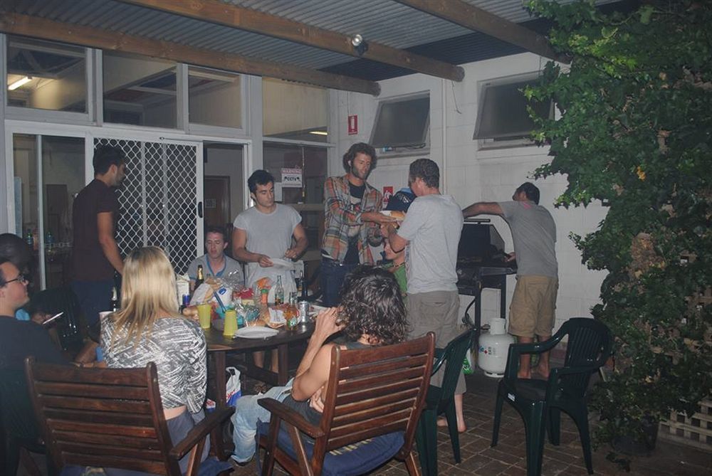 Хостел Port Adelaide Backpackers Экстерьер фото