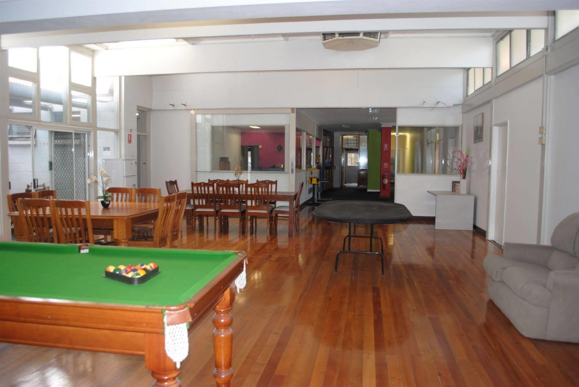 Хостел Port Adelaide Backpackers Экстерьер фото