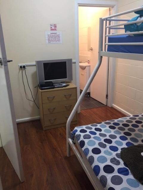 Хостел Port Adelaide Backpackers Экстерьер фото